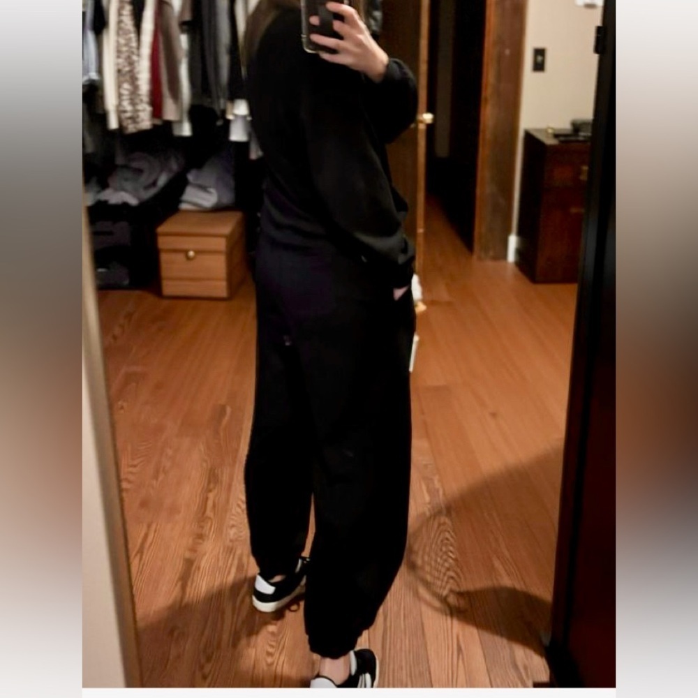 Black loungewear set with barrel pant and top - Picture 2 of 12
